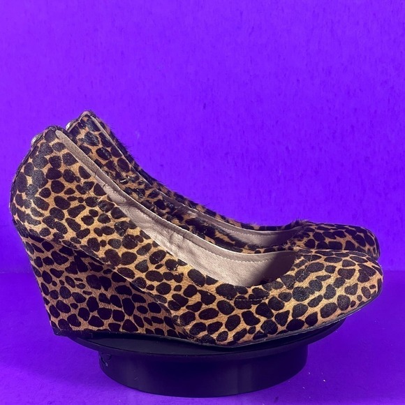 Vince Camuto Women's Elmay Leopard Print Calf Fur Wedge Heel Shoe Size 7 - Picture 1 of 8
